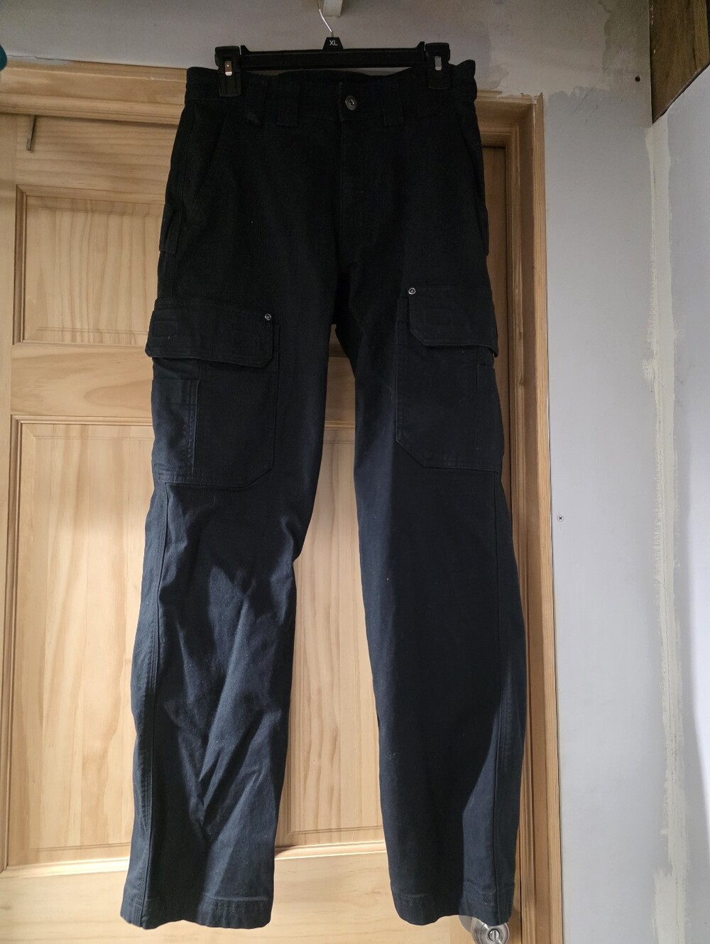 Duluth Men's Black Cargo Pants - Classic Utility Style